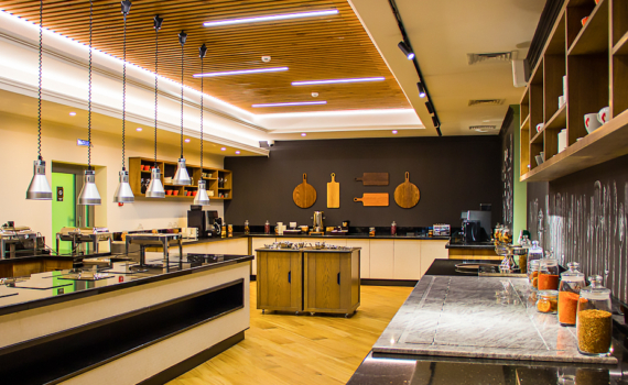 Кухня, полная кислорода:  раскрываем тайны свежего воздуха — и это не вытяжка Кухня, полная кислорода:  раскрываем тайны свежего воздуха — и это не вытяжка